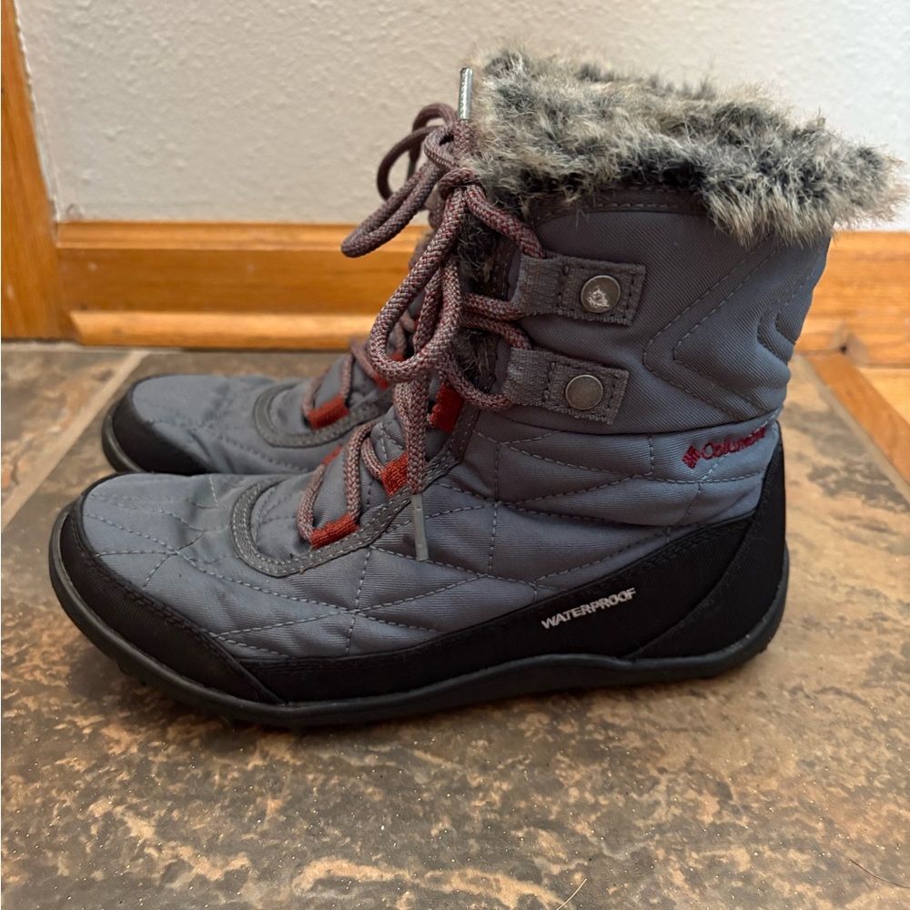 Columbia Black and Blue Fur-Lined Boots - Picture 2 of 4